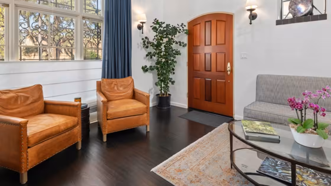 Entryway Photo1